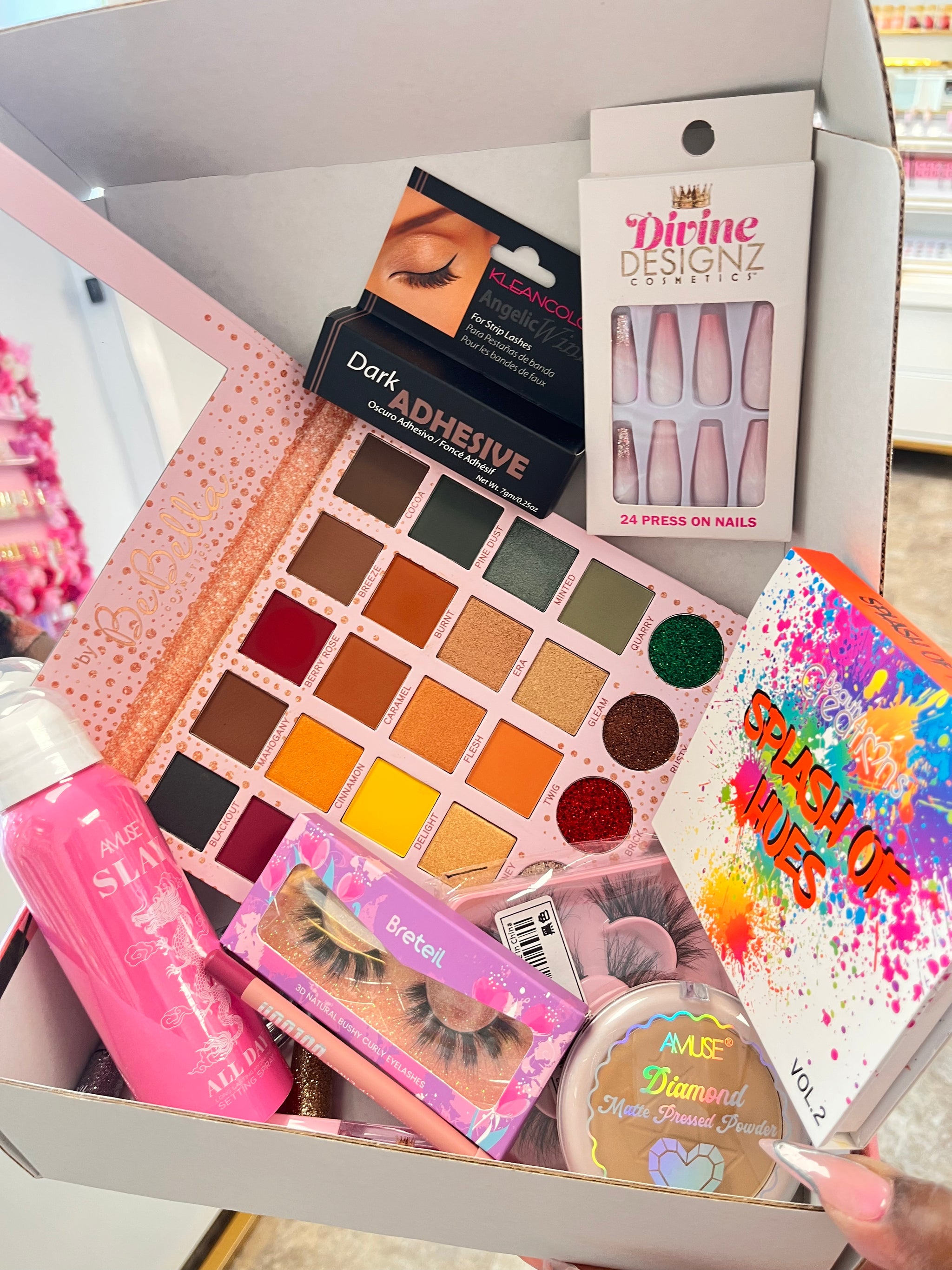 Mystery Makeup Box – Full-Size Beauty Products, Press-On Nails, Lashes, Eyeshadow & More