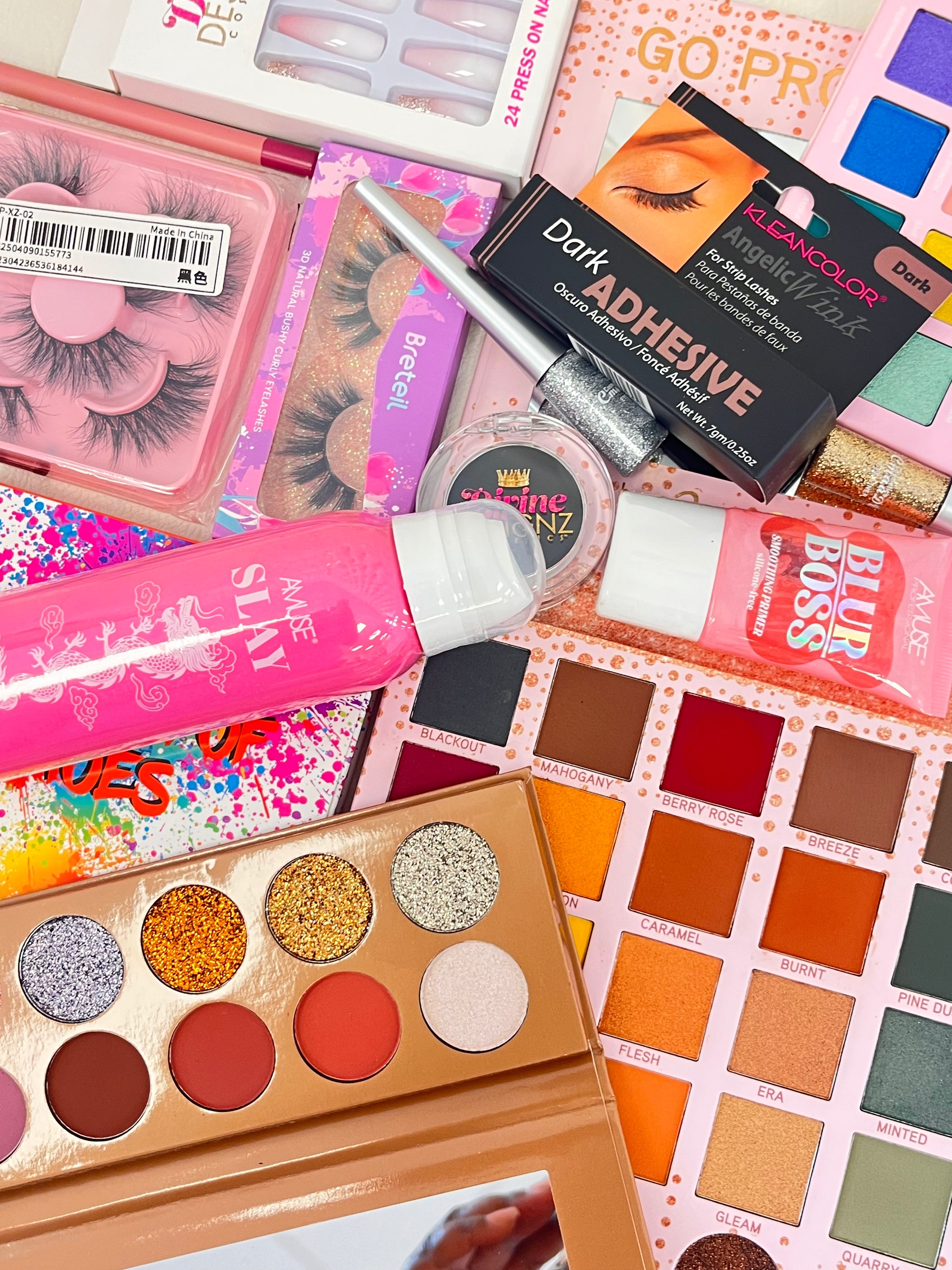 Mystery Makeup Box – Full-Size Beauty Products, Press-On Nails, Lashes, Eyeshadow & More